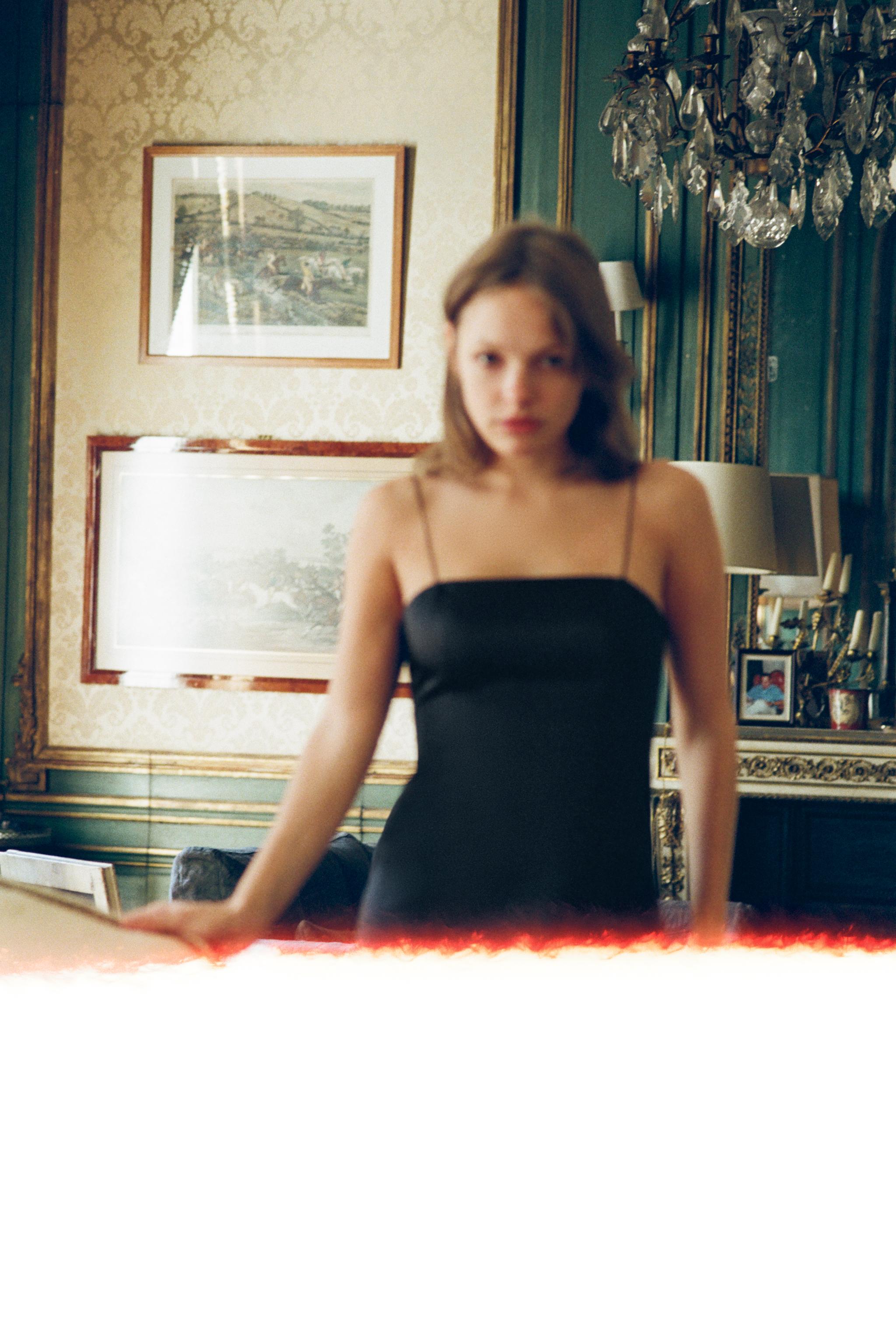 ROBE COURTE SATINÉE DENTELLE